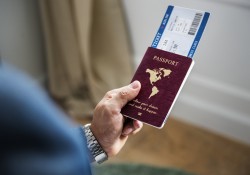 Si vous partez à l'étranger cet été, ne tardez pas a faire la demande de passeport. 